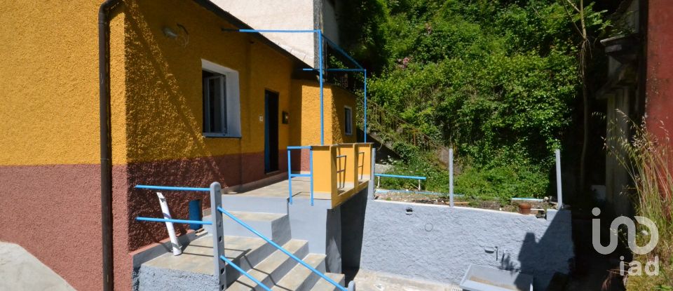 Casa di paese 3 locali di 45 m² in Lumarzo (16024)