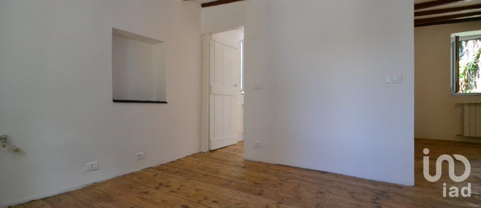 Casa di paese 3 locali di 45 m² in Lumarzo (16024)