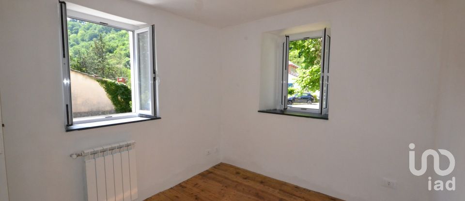 Casa di paese 3 locali di 45 m² in Lumarzo (16024)