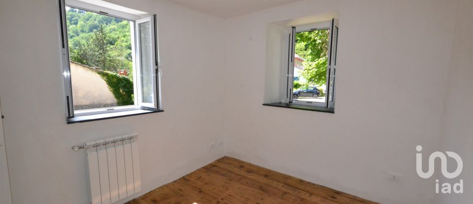 Casa di paese 3 locali di 45 m² in Lumarzo (16024)