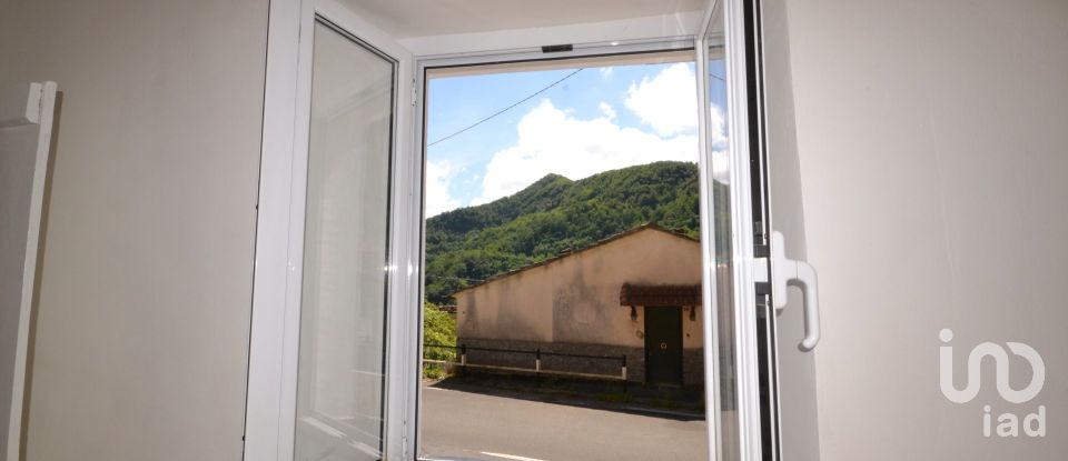 Casa di paese 3 locali di 45 m² in Lumarzo (16024)