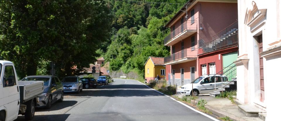 Casa di paese 3 locali di 45 m² in Lumarzo (16024)
