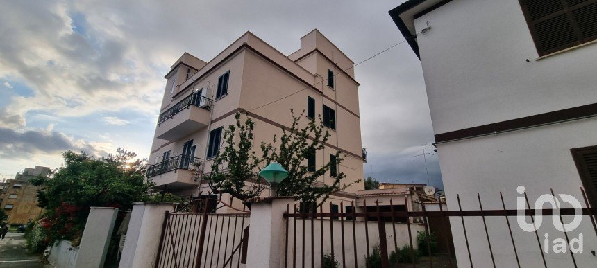 Loft 2 locali di 95 m² a Roma (00155)