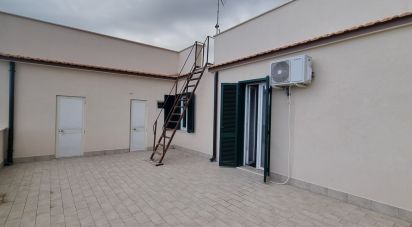 Loft 2 locali di 95 m² a Roma (00155)