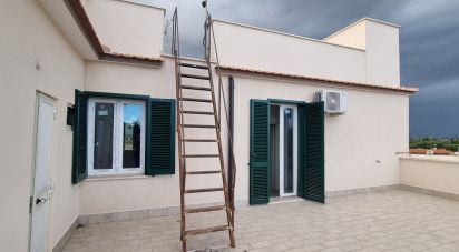 Loft 2 locali di 95 m² a Roma (00155)