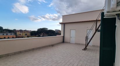 Loft 2 locali di 95 m² a Roma (00155)