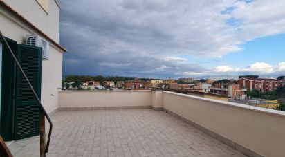 Loft 2 locali di 95 m² a Roma (00155)