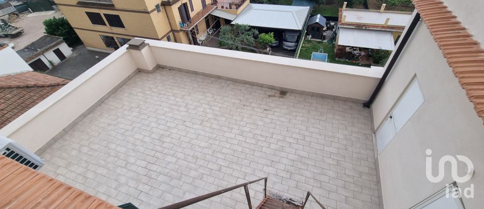 Loft 2 locali di 95 m² a Roma (00155)