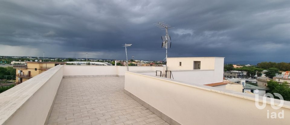 Loft 2 locali di 95 m² a Roma (00155)