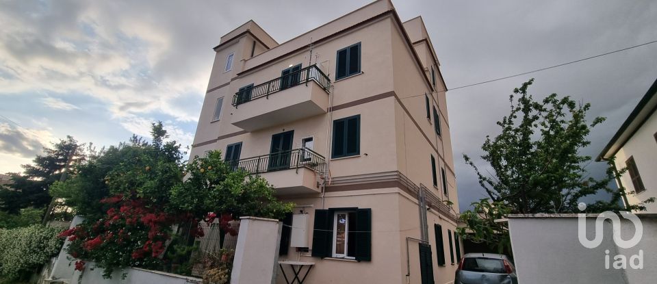 Loft 2 locali di 95 m² a Roma (00155)