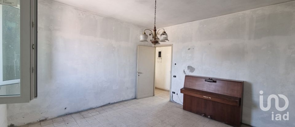 Loft 2 locali di 95 m² a Roma (00155)