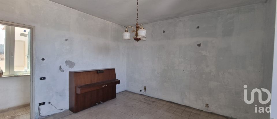 Loft 2 locali di 95 m² a Roma (00155)