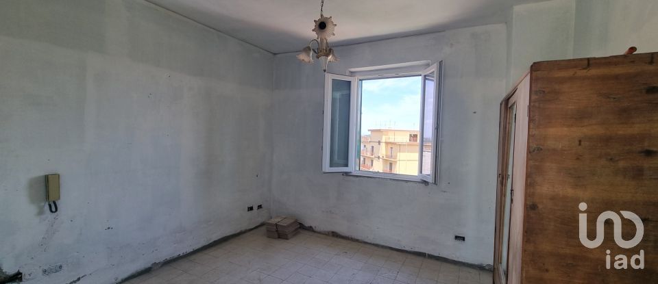 Loft 2 locali di 95 m² a Roma (00155)