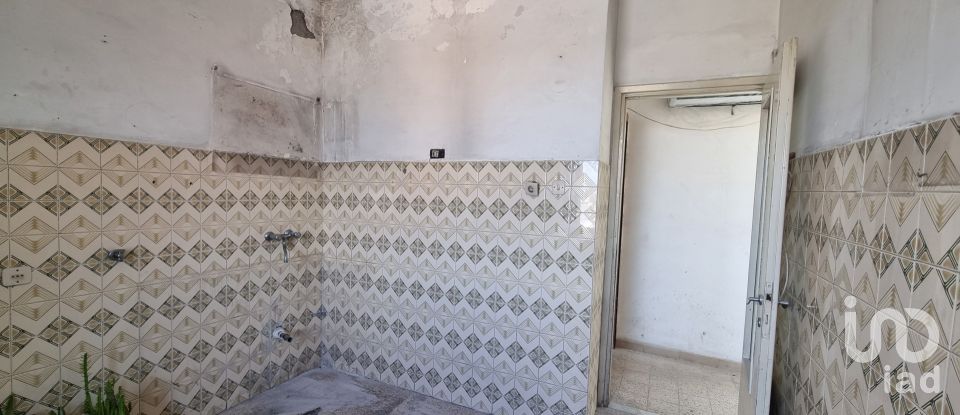 Loft 2 locali di 95 m² a Roma (00155)