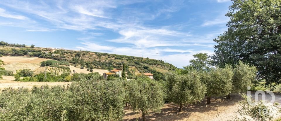 Casa indipendente 6 locali di 290 m² in Campofilone (63828)