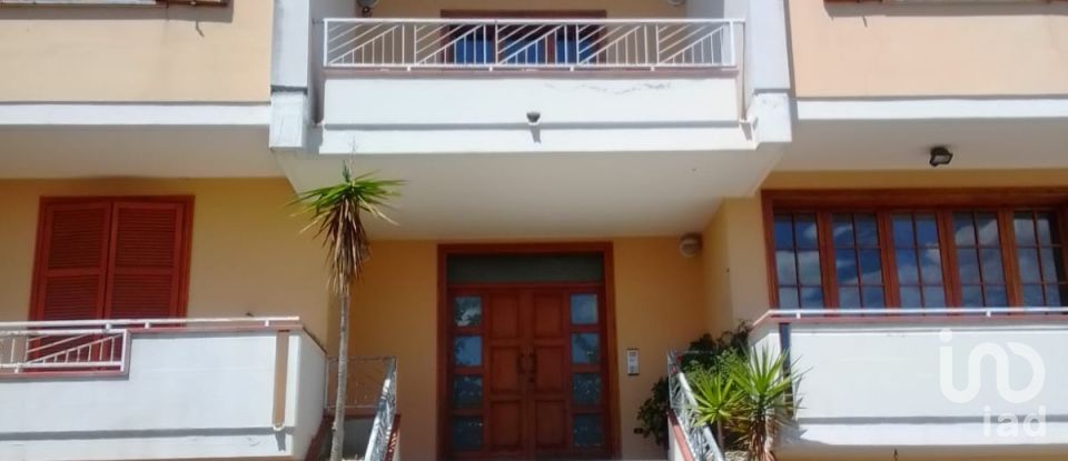 Casale 19 locali di 485 m² in Morro d'Oro (64020)