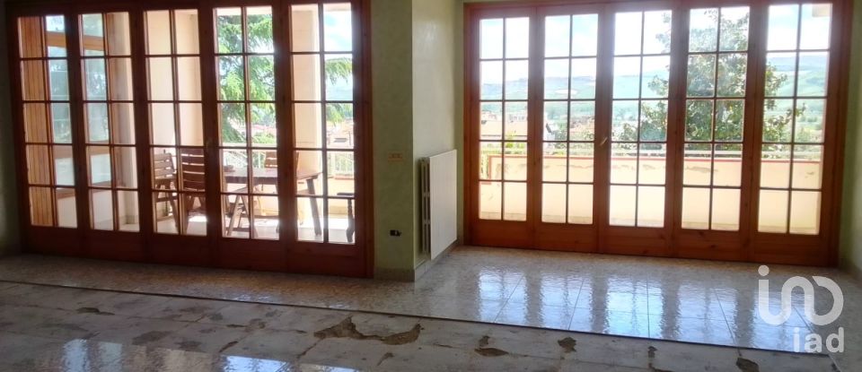 Casale 19 locali di 485 m² in Morro d'Oro (64020)