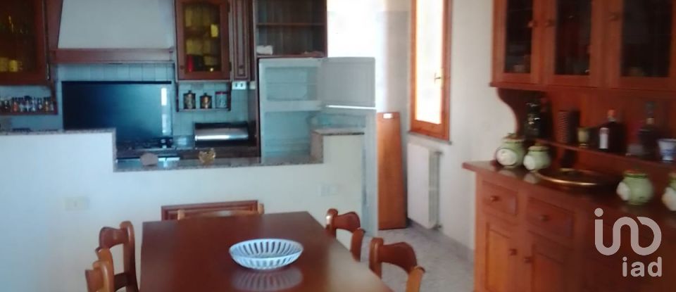 Casale 19 locali di 485 m² in Morro d'Oro (64020)