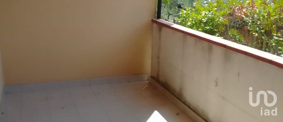 Casale 19 locali di 485 m² in Morro d'Oro (64020)