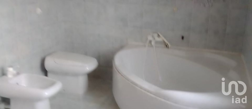 Casale 19 locali di 485 m² in Morro d'Oro (64020)