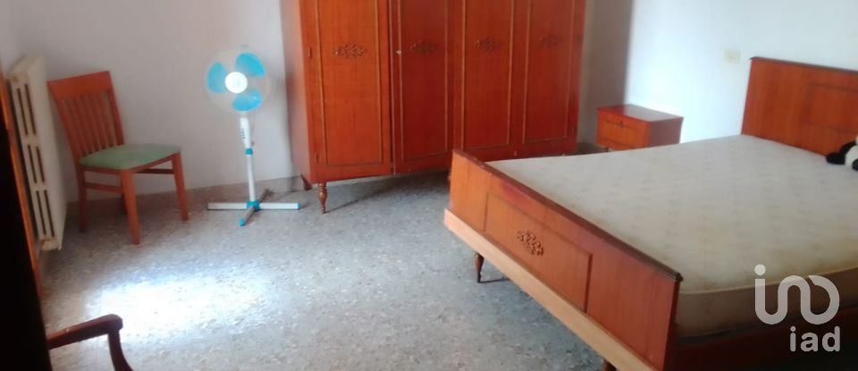 Casale 19 locali di 485 m² in Morro d'Oro (64020)