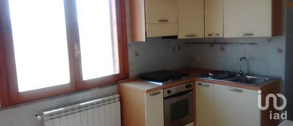 Casale 19 locali di 485 m² in Morro d'Oro (64020)