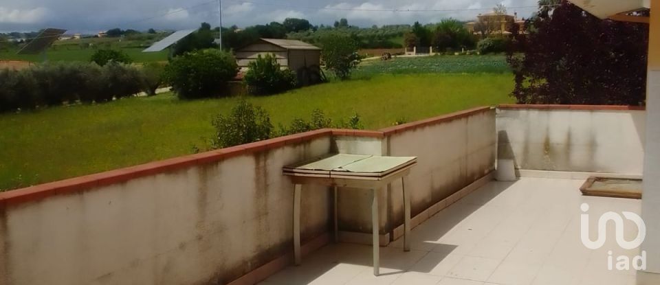 Casale 19 locali di 485 m² in Morro d'Oro (64020)