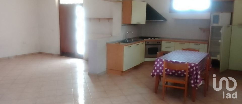 Casale 19 locali di 485 m² in Morro d'Oro (64020)