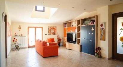 Villa Bifamiliare 8 locali di 150 m² a Arezzo (52100)