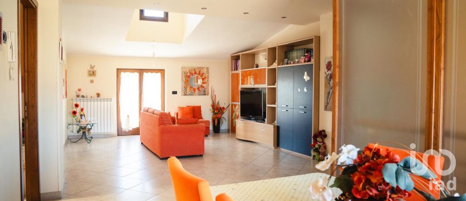 Villa Bifamiliare 8 locali di 150 m² a Arezzo (52100)