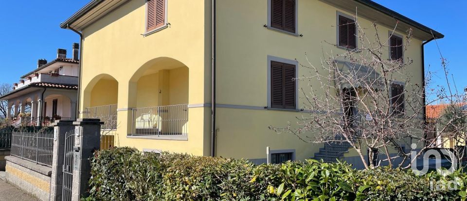 Villa Bifamiliare 8 locali di 150 m² a Arezzo (52100)