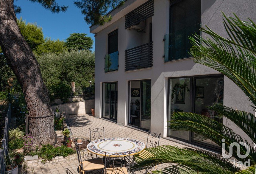 Townhouse 5 rooms of 336 m² in Civitanova Marche (62012)