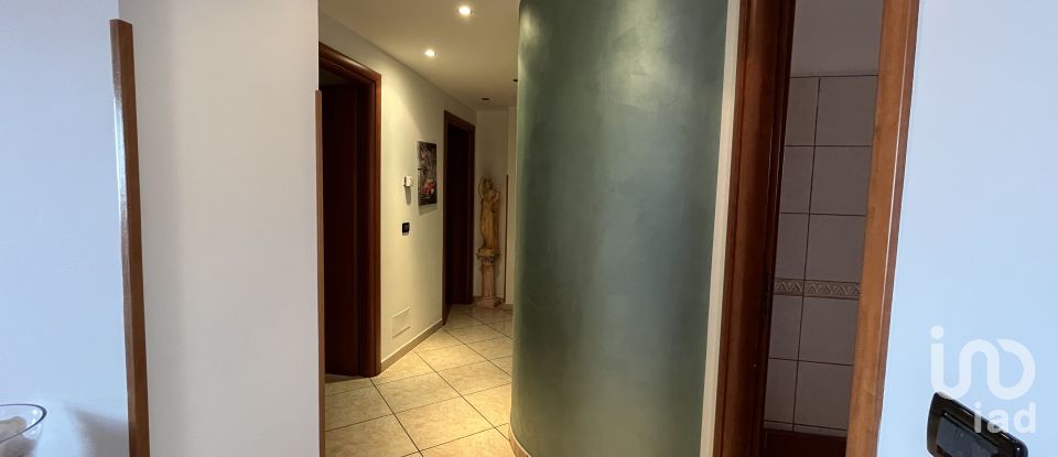 Appartamento 6 locali di 100 m² a - (87030)