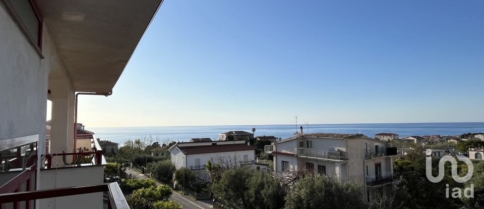 Appartamento 6 locali di 100 m² a - (87030)