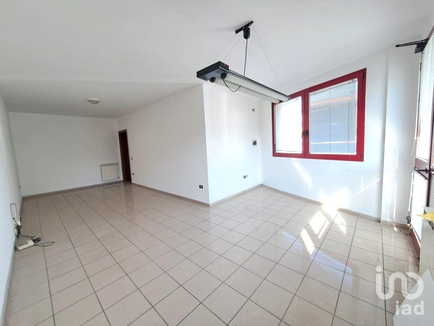 Negozio / locale commerciale di 65 m² in Polesella (45038)