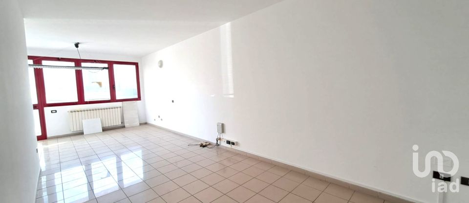 Negozio / locale commerciale di 65 m² in Polesella (45038)