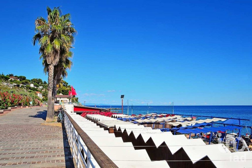 Hotel-ristorante di 450 m² in Albisola Superiore (17011)