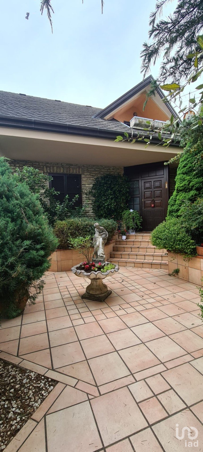 Farm 14 rooms of 330 m² in Cerreto d'Esi (60043)