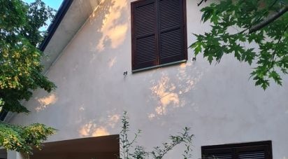 Casale 14 locali di 330 m² in Cerreto d'Esi (60043)