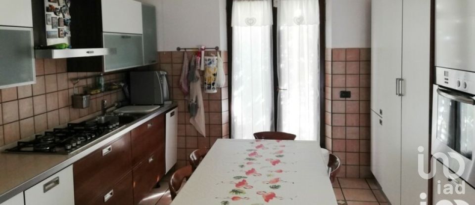 Farm 14 rooms of 330 m² in Cerreto d'Esi (60043)