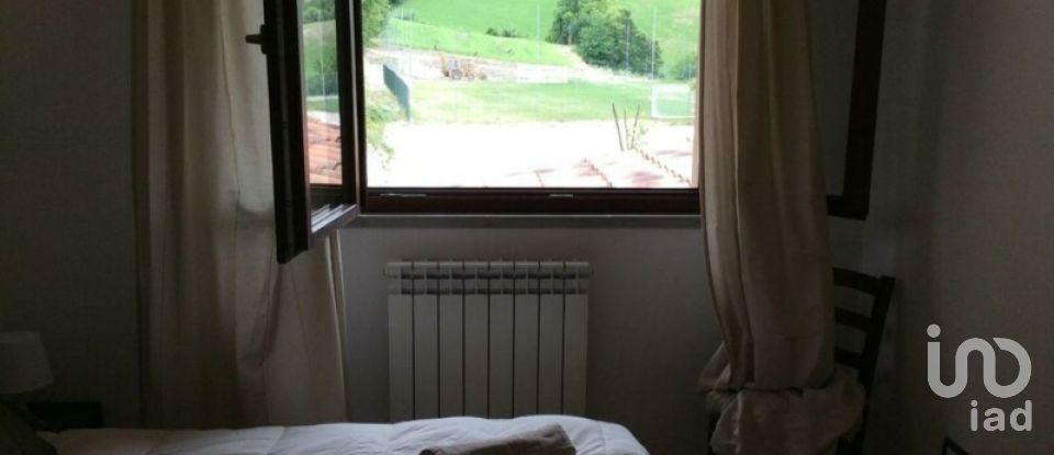 Hotel-ristorante di 750 m² in Fabriano (60044)