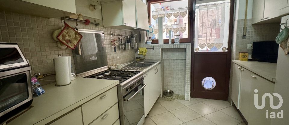 Apartment 7 rooms of 100 m² in Roma (00167)