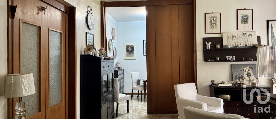 Apartment 7 rooms of 100 m² in Roma (00167)
