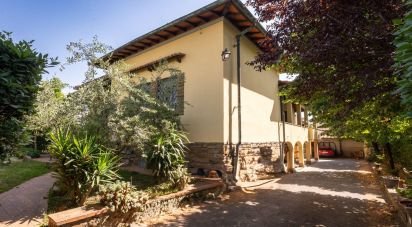 Casale 10 locali di 480 m² in Campi Bisenzio (50013)