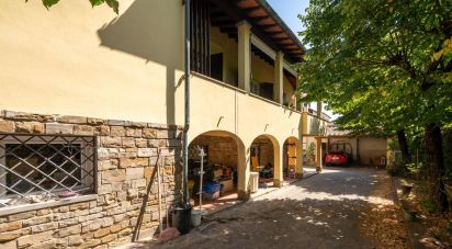 Casale 10 locali di 480 m² in Campi Bisenzio (50013)