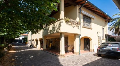 Casale 10 locali di 480 m² in Campi Bisenzio (50013)