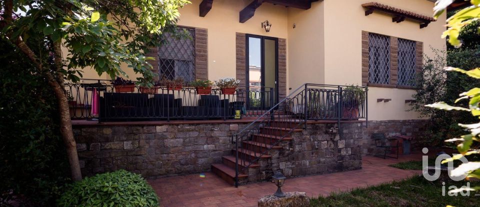 Casale 10 locali di 480 m² in Campi Bisenzio (50013)