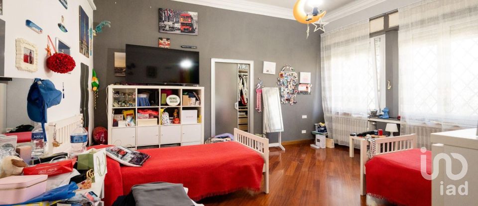 Casale 10 locali di 480 m² in Campi Bisenzio (50013)