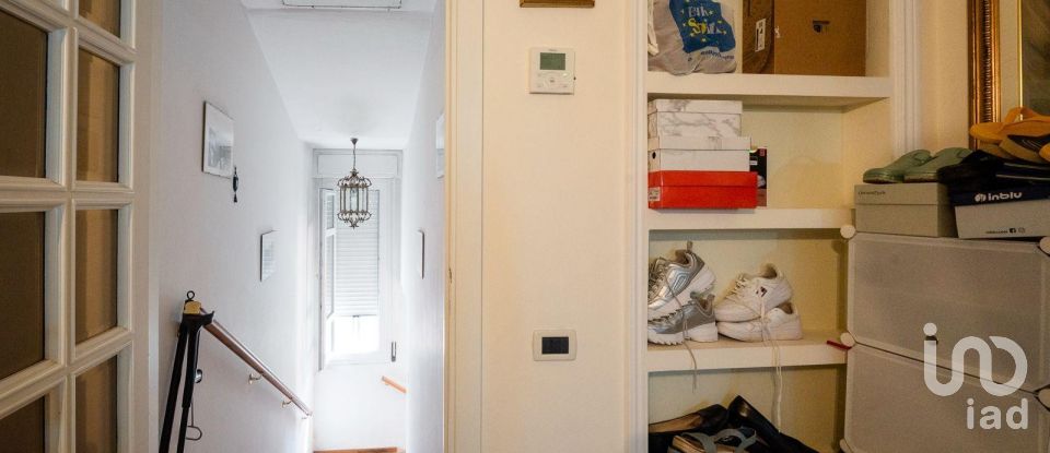 Casale 10 locali di 480 m² in Campi Bisenzio (50013)