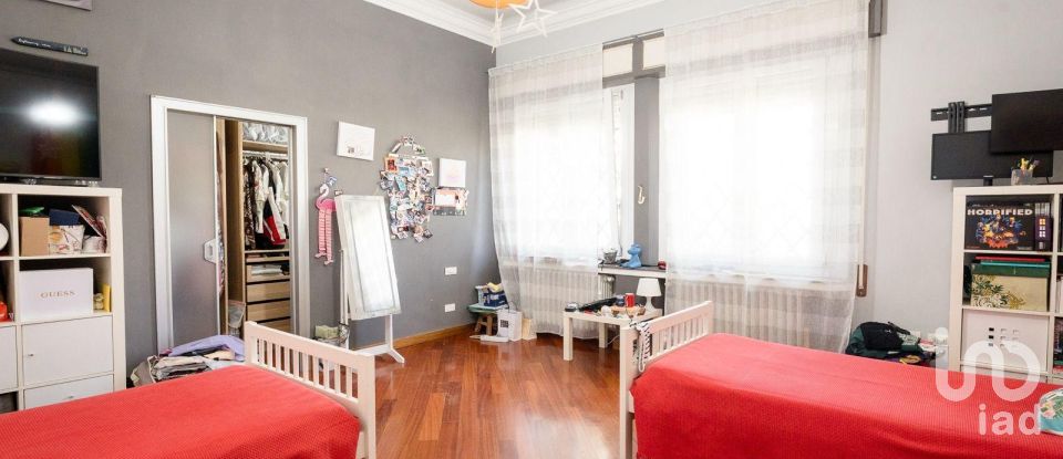 Casale 10 locali di 480 m² in Campi Bisenzio (50013)